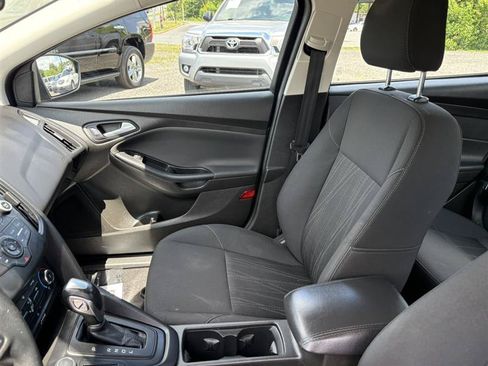 Used 2016 Ford Focus SE FWD image 8