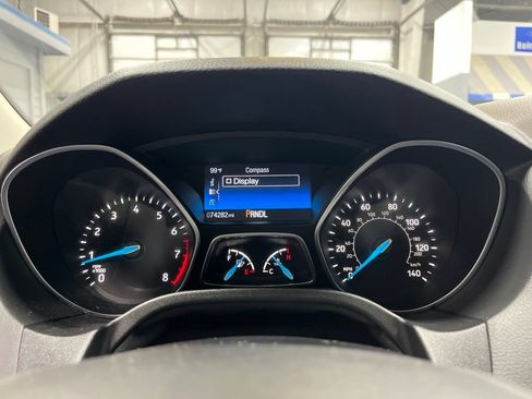 Used 2015 Ford Focus SE w/ SE Cold Weather Package FWD image 21