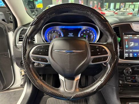 Used 2019 Chrysler 300 Touring w/ Sport Appearance Package RWD image 10