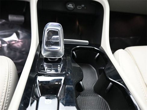 Used 2023 Volvo XC40 B5 Ultimate w/ Protection Package Premier image 11