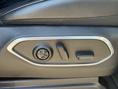 Used 2024 Jeep Wagoneer L Series II RWD image 27