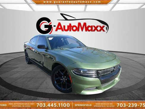 Used 2020 Dodge Charger SXT w/ Blacktop Package image 3