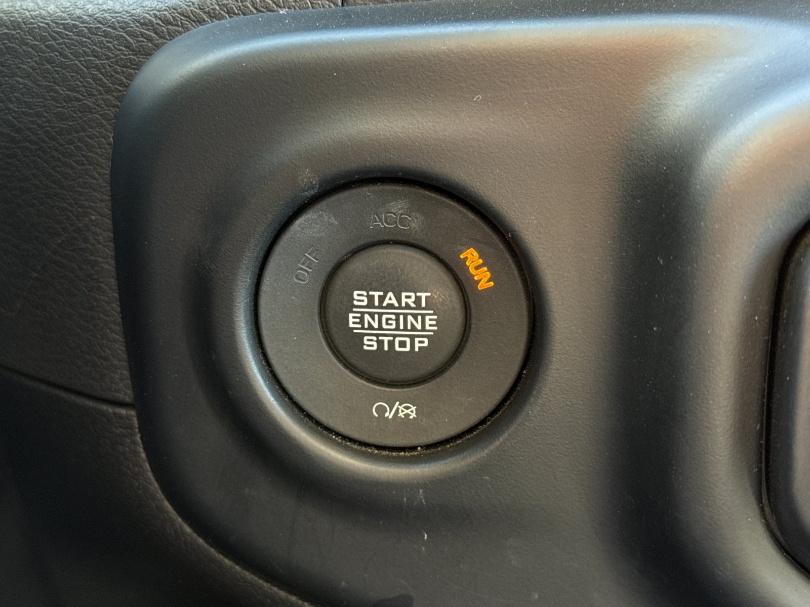 Used 2022 Jeep Wrangler Unlimited Sahara w/ Cold Weather Group AWD/4WD image 19