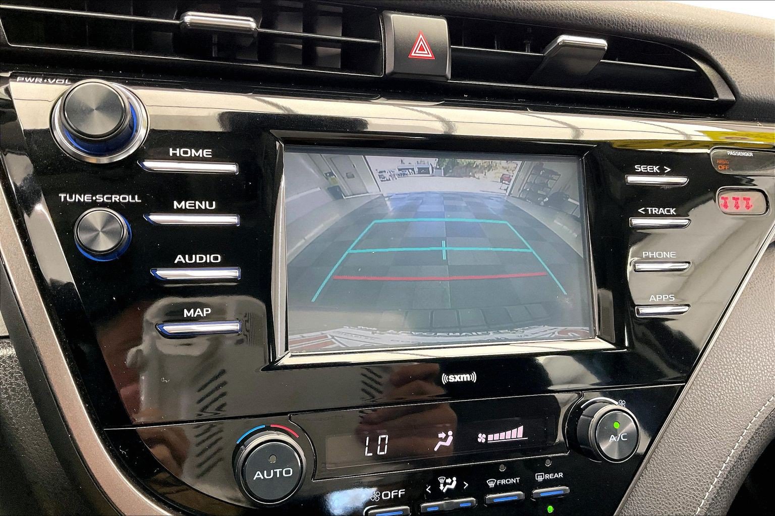 Used 2020 Toyota Camry SE FWD image 23