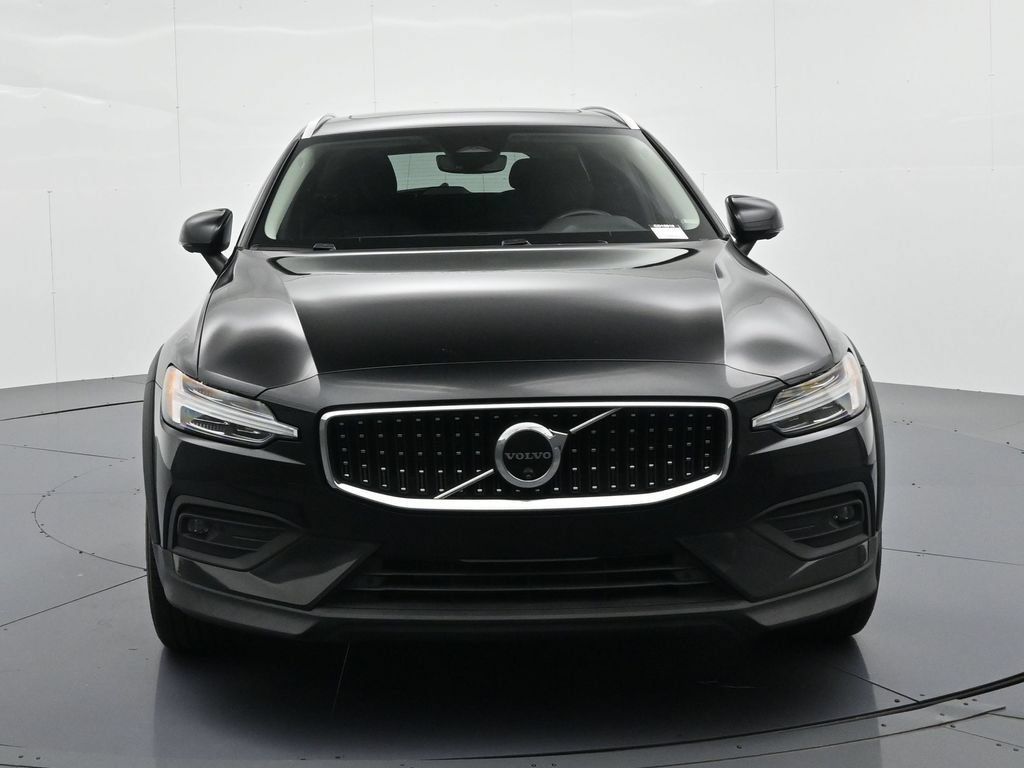 Used 2024 Volvo V60 B5 Cross Country Plus AWD/4WD image 2