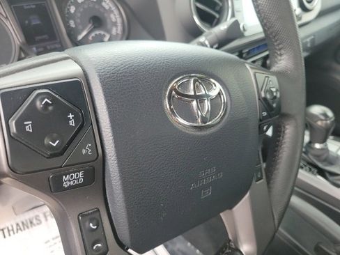 Used 2020 Toyota Tacoma TRD Off-Road image 15