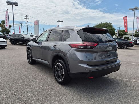 Used 2025 Nissan Rogue SV w/ SV Premium Package FWD image 5