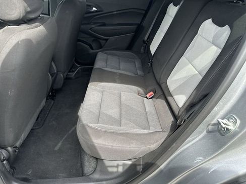 Used 2024 Chevrolet Trax RS FWD image 25