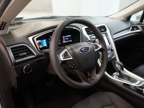 Used 2016 Ford Fusion SE image 6