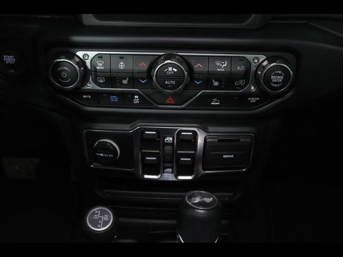 Used 2023 Jeep Wrangler Unlimited Sahara w/ Cold Weather Group AWD/4WD image 25