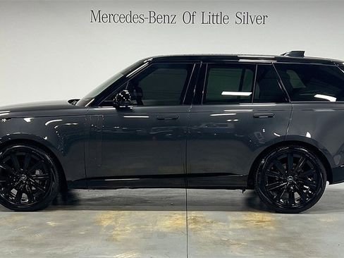 Used 2023 Land Rover Range Rover SE image 2