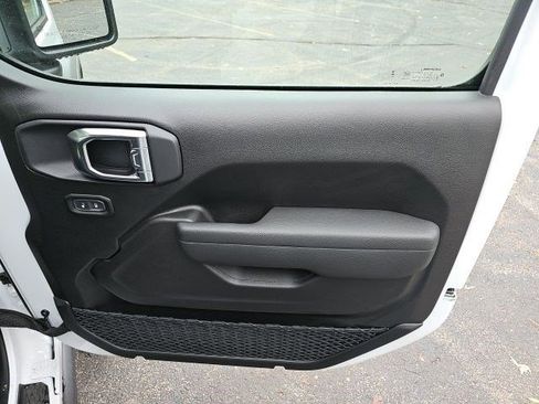 New 2026 Jeep Wrangler Rubicon w/ Technology Group image 15