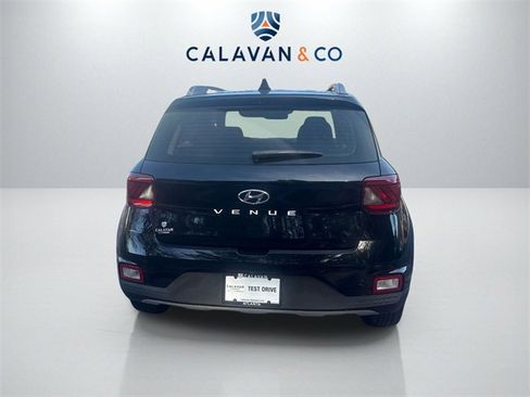 Used 2022 Hyundai Venue SEL w/ Cargo Package image 6