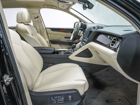 Used 2024 Bentley Bentayga Extended Wheelbase image 25