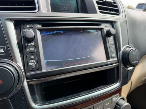 Used 2013 Toyota Highlander Limited FWD image 20