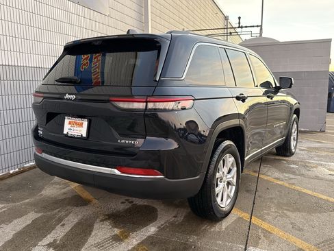 Used 2023 Jeep Grand Cherokee Limited w/ Luxury Tech Group II image 4