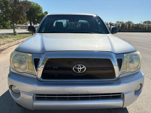 Used 2005 Toyota Tacoma PreRunner RWD image 3