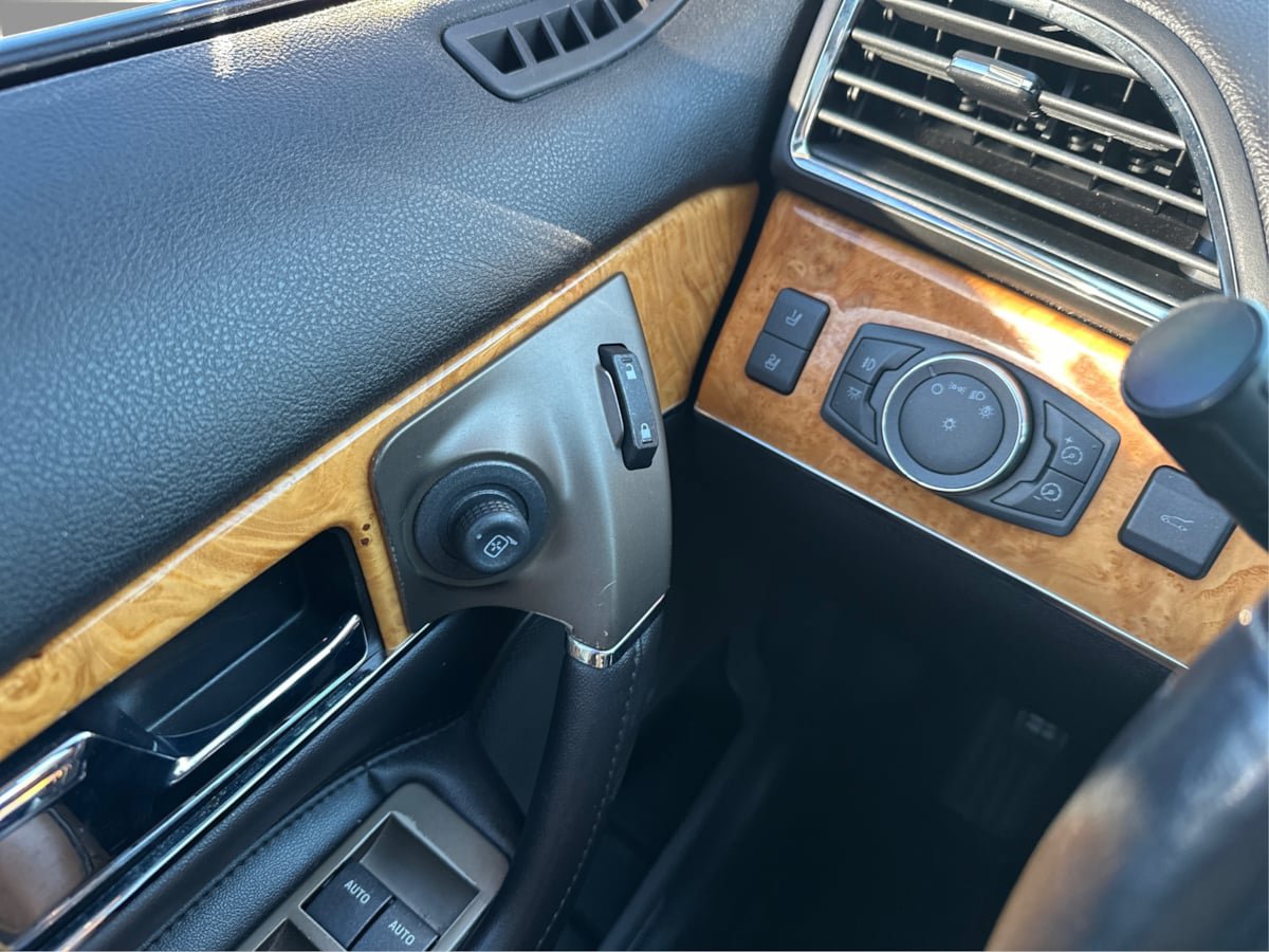 Used 2013 Lincoln MKX AWD image 24