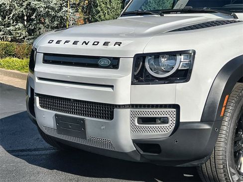 Used 2023 Land Rover Defender 130 S image 9