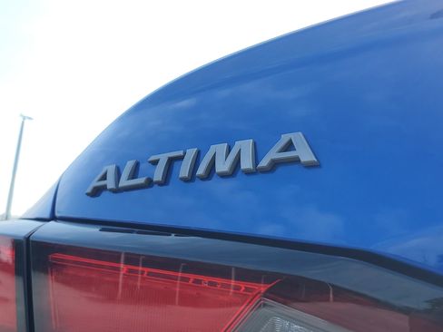 Used 2025 Nissan Altima 2.5 SV FWD image 7