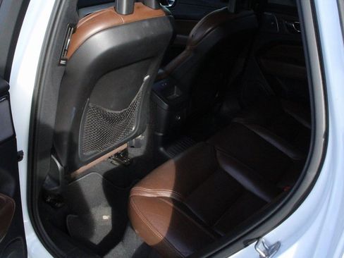 Used 2018 Volvo XC60 T8 Inscription w/ Luxury Seat Package image 5