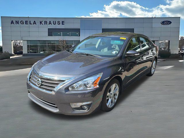 Used 2013 Nissan Altima 2.5 SL w/ Technology Pkg FWD image 3