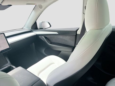 Used 2024 Tesla Model Y Performance AWD/4WD image 23