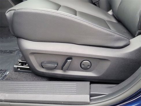 Used 2025 Nissan Rogue SL image 19