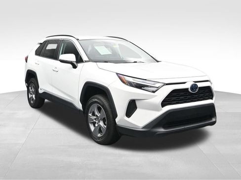 Used 2022 Toyota RAV4 XLE w/ XLE Grade Weather Package AWD/4WD image 7