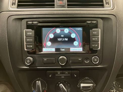 Used 2015 Volkswagen Jetta SE image 22