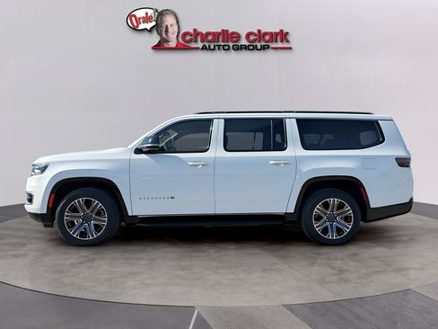 Used 2024 Jeep Wagoneer L Series II RWD image 3