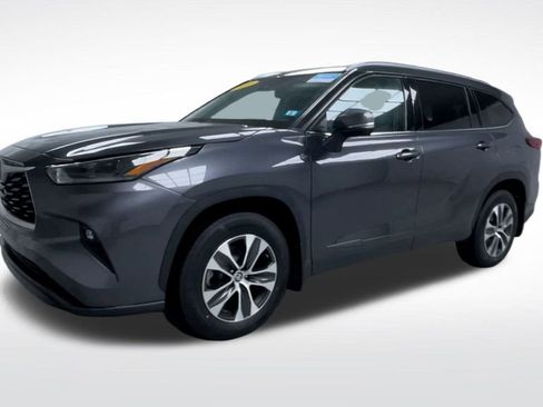 Used 2021 Toyota Highlander XLE image 4