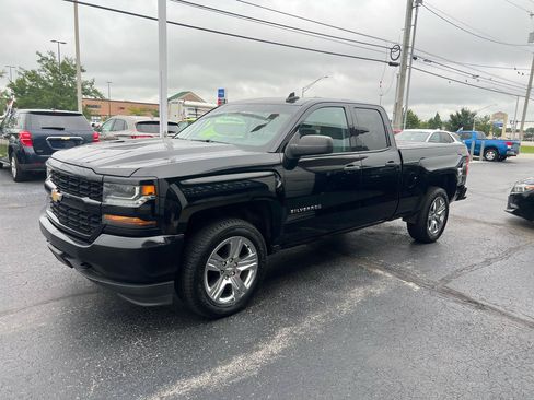 Used 2018 Chevrolet Silverado 1500 Custom w/ Custom Convenience Package AWD/4WD image 2