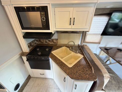 Used 2016 Ford E-450 and Econoline 450 Super Duty w/ Motorhome Prep Package image 17