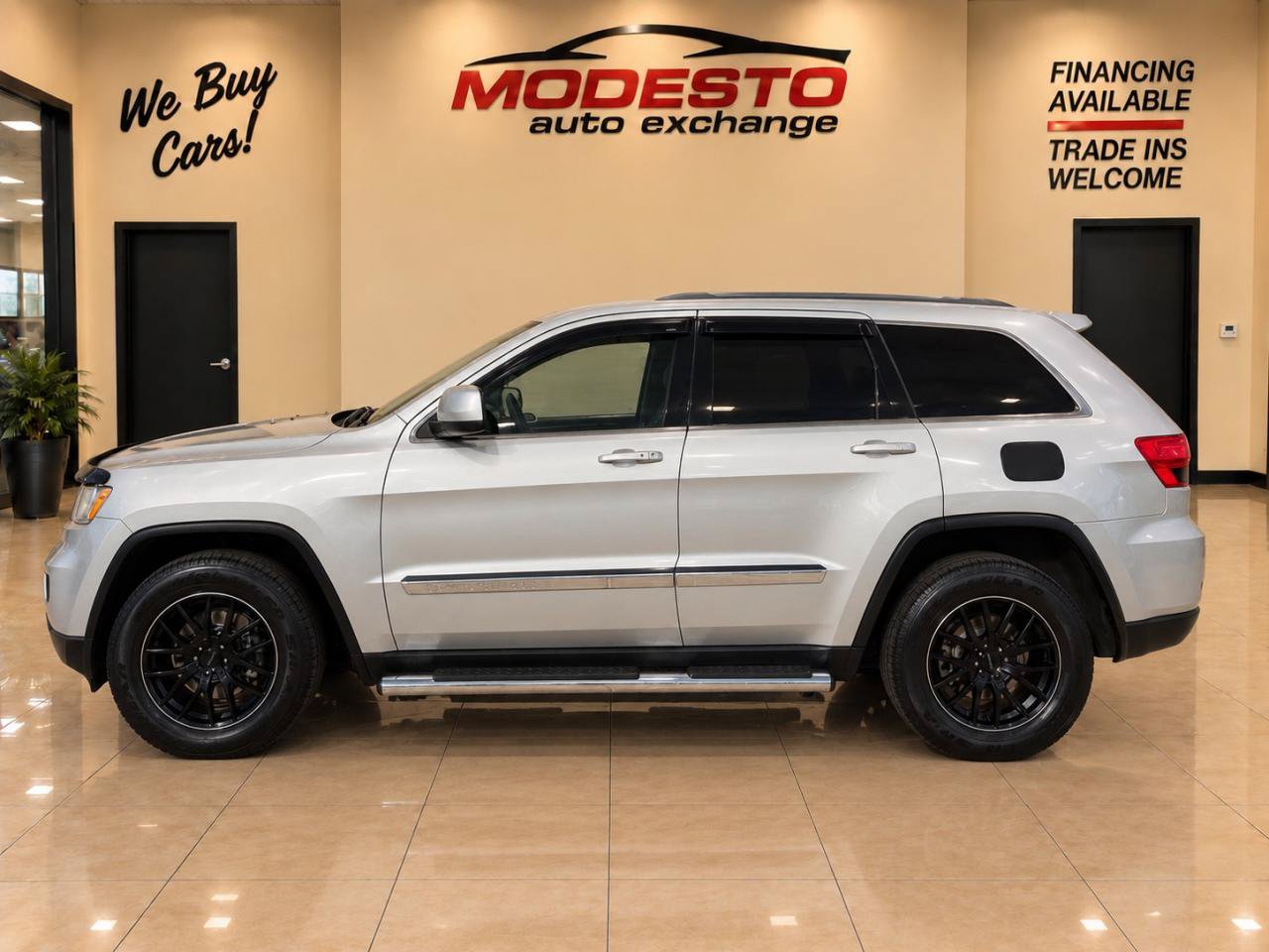 Used 2012 Jeep Grand Cherokee Laredo RWD image 6