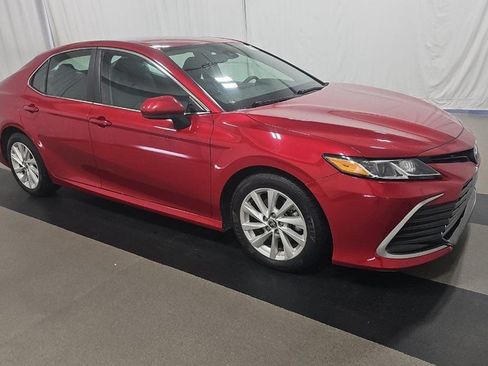 Used 2023 Toyota Camry LE FWD image 3