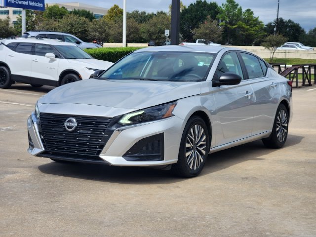 Used 2025 Nissan Altima 2.5 SV FWD image 3