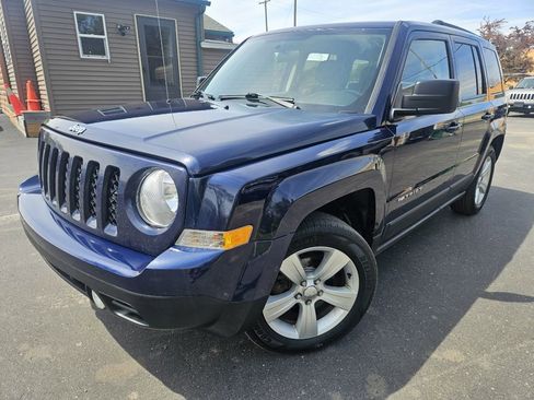 Used 2014 Jeep Patriot Latitude FWD image 1