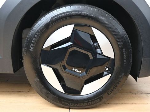 Used 2024 Kia EV9 Light RWD image 14