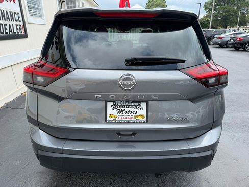 Used 2024 Nissan Rogue SV AWD/4WD image 6