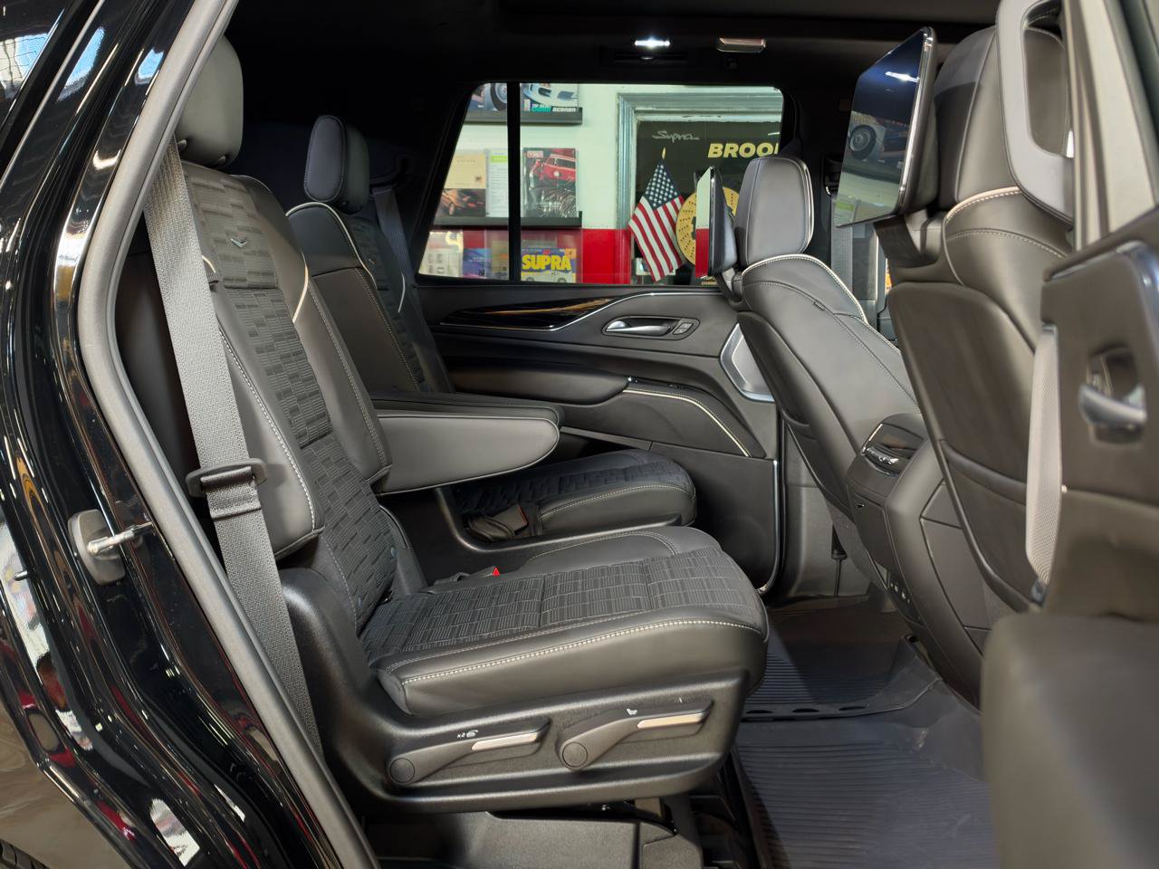 Used 2023 Cadillac Escalade V AWD/4WD image 25