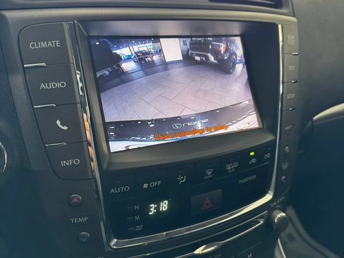 Used 2013 Lexus IS 250C w/ Luxury Pkg RWD image 30