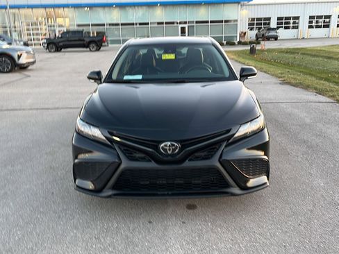 Used 2023 Toyota Camry SE image 8