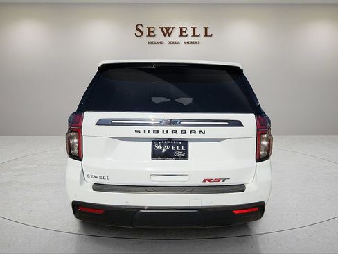 Used 2022 Chevrolet Suburban RST w/ Luxury Package AWD/4WD image 4