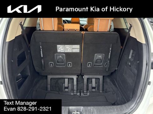 Used 2023 Kia Carnival LX image 11