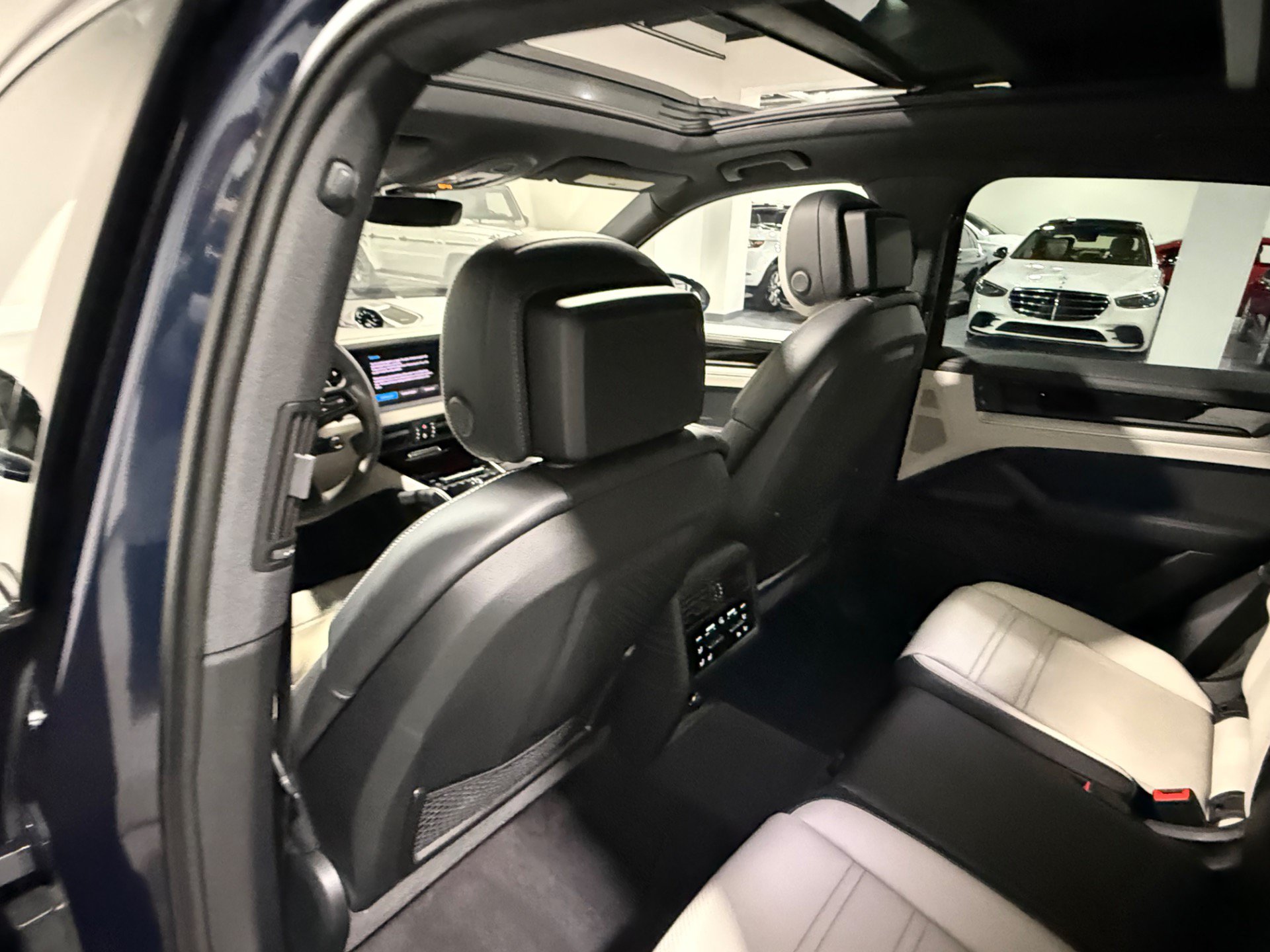 Used 2024 Porsche Cayenne AWD/4WD image 49