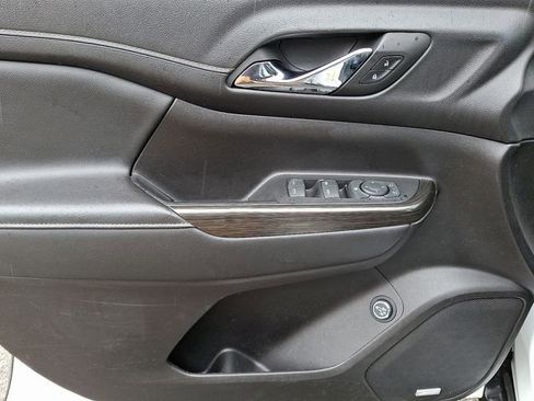 Used 2023 GMC Acadia SLT image 17