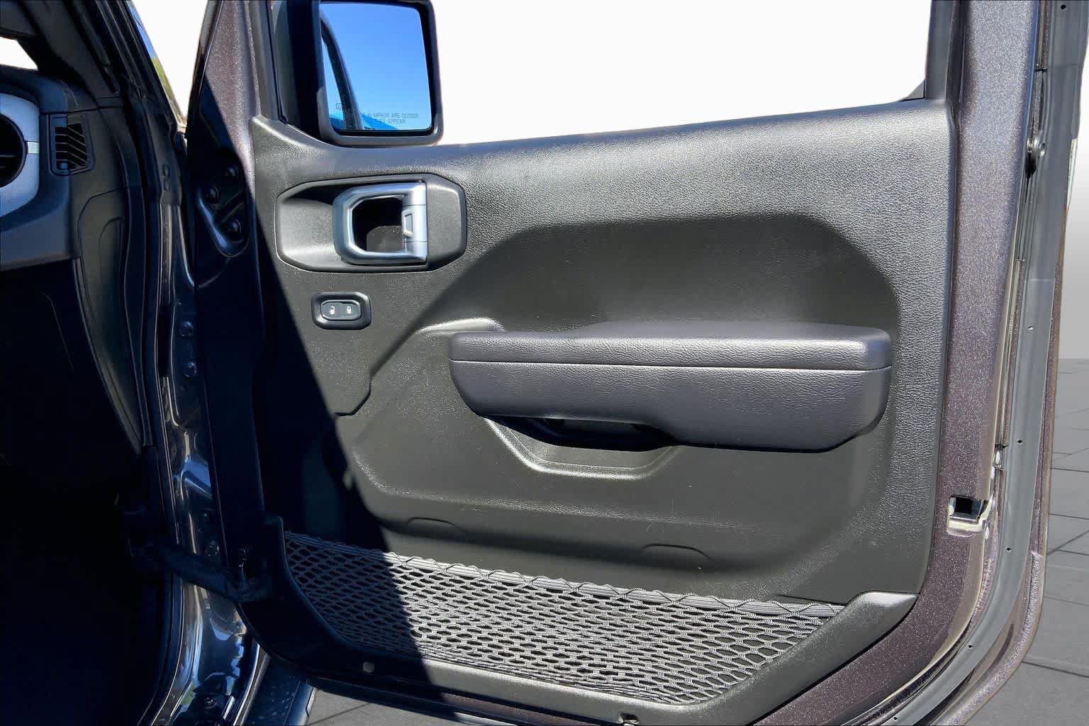 Used 2024 Jeep Wrangler Unlimited w/ Convenience Group AWD/4WD image 23