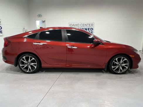 Used 2020 Honda Civic Touring image 9