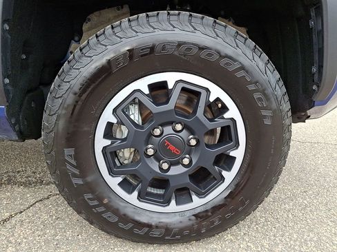 Used 2024 Toyota Tacoma TRD Off-Road AWD/4WD image 10